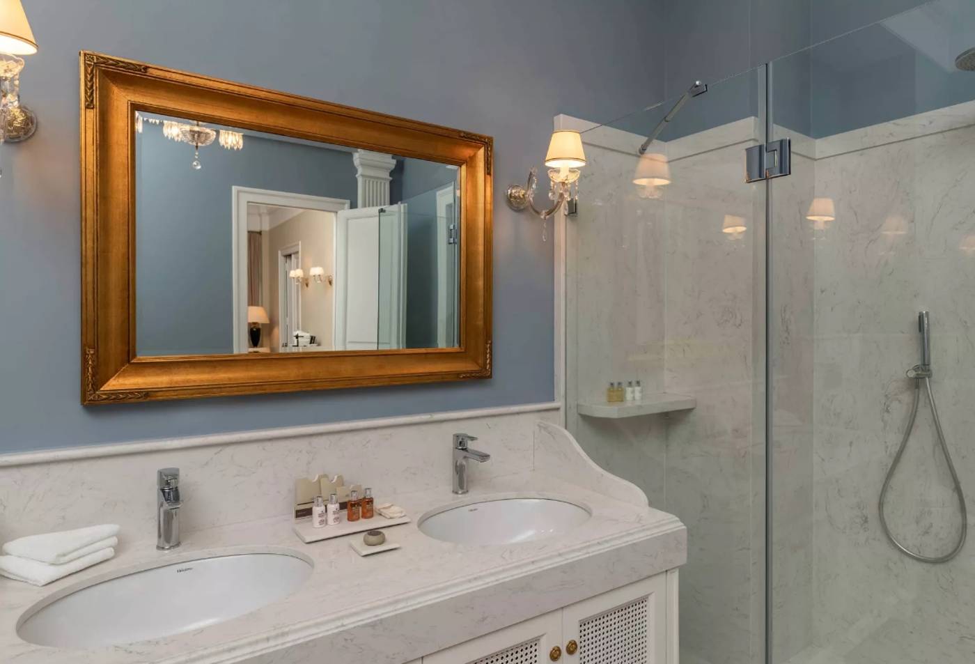 Noble-Suites-Room-34