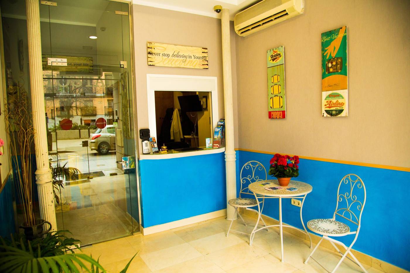 Hostal-Montaloya-Lobby-8