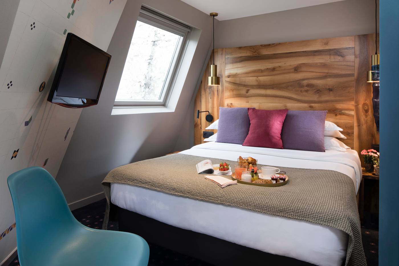 Maxim-Folies-Room-18