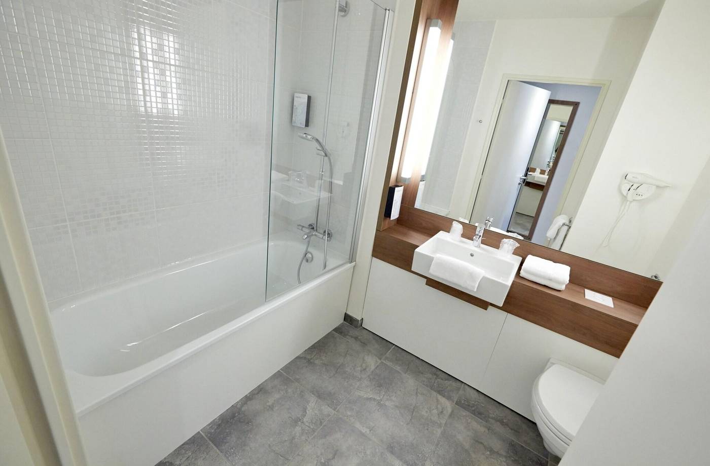 Campanile-Paris-Ouest---Nanterre---La-Defense-Room-32