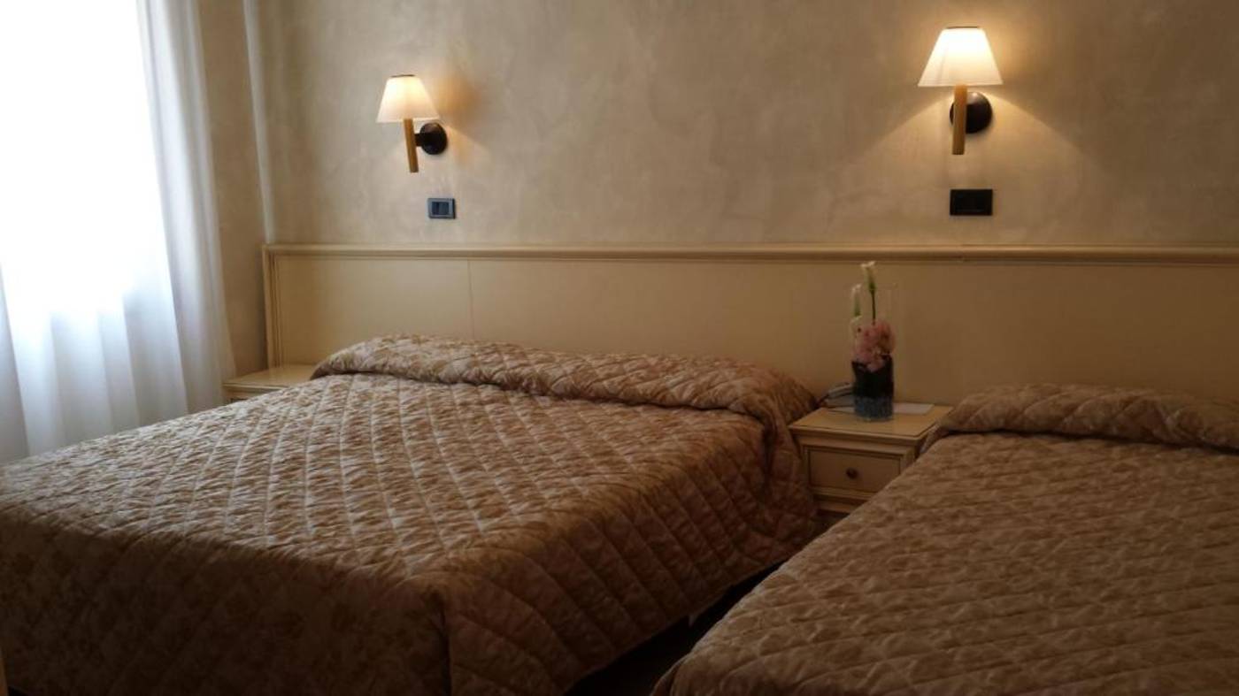 Hotel-Carlton-Capri-Room-15