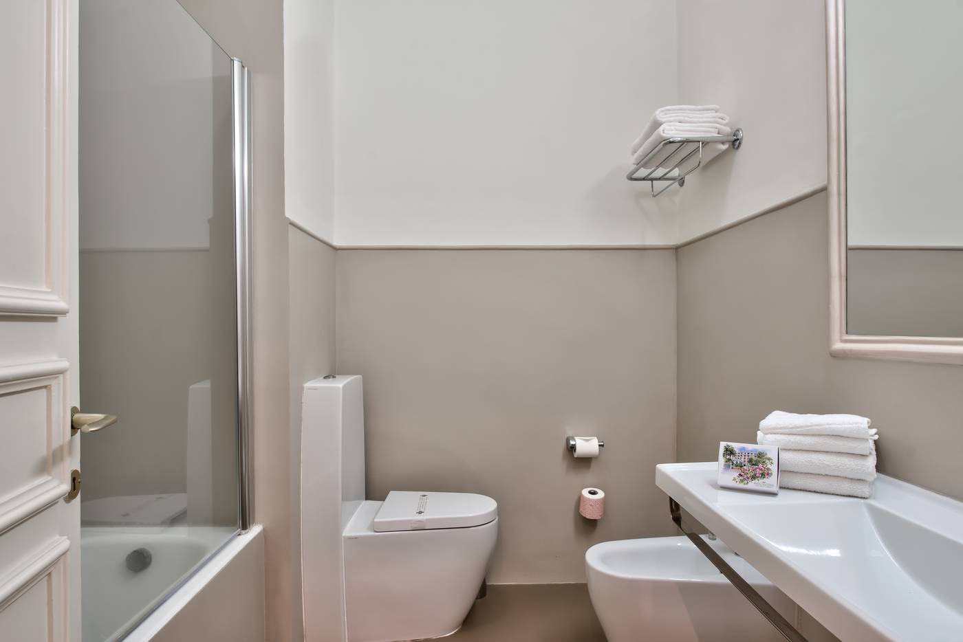 Majestic-Palace-Room-44