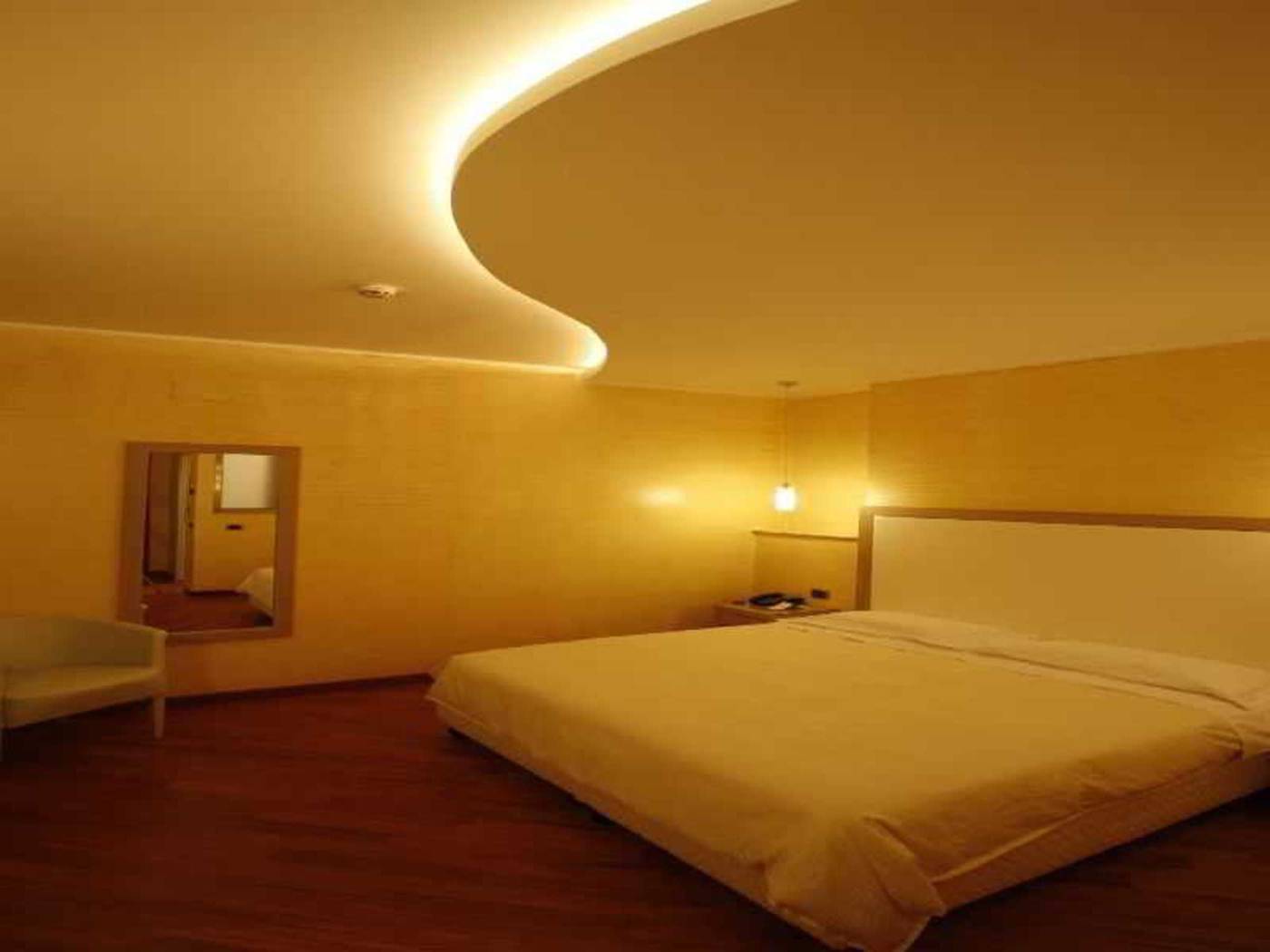 Villa-Esperia-Room-37