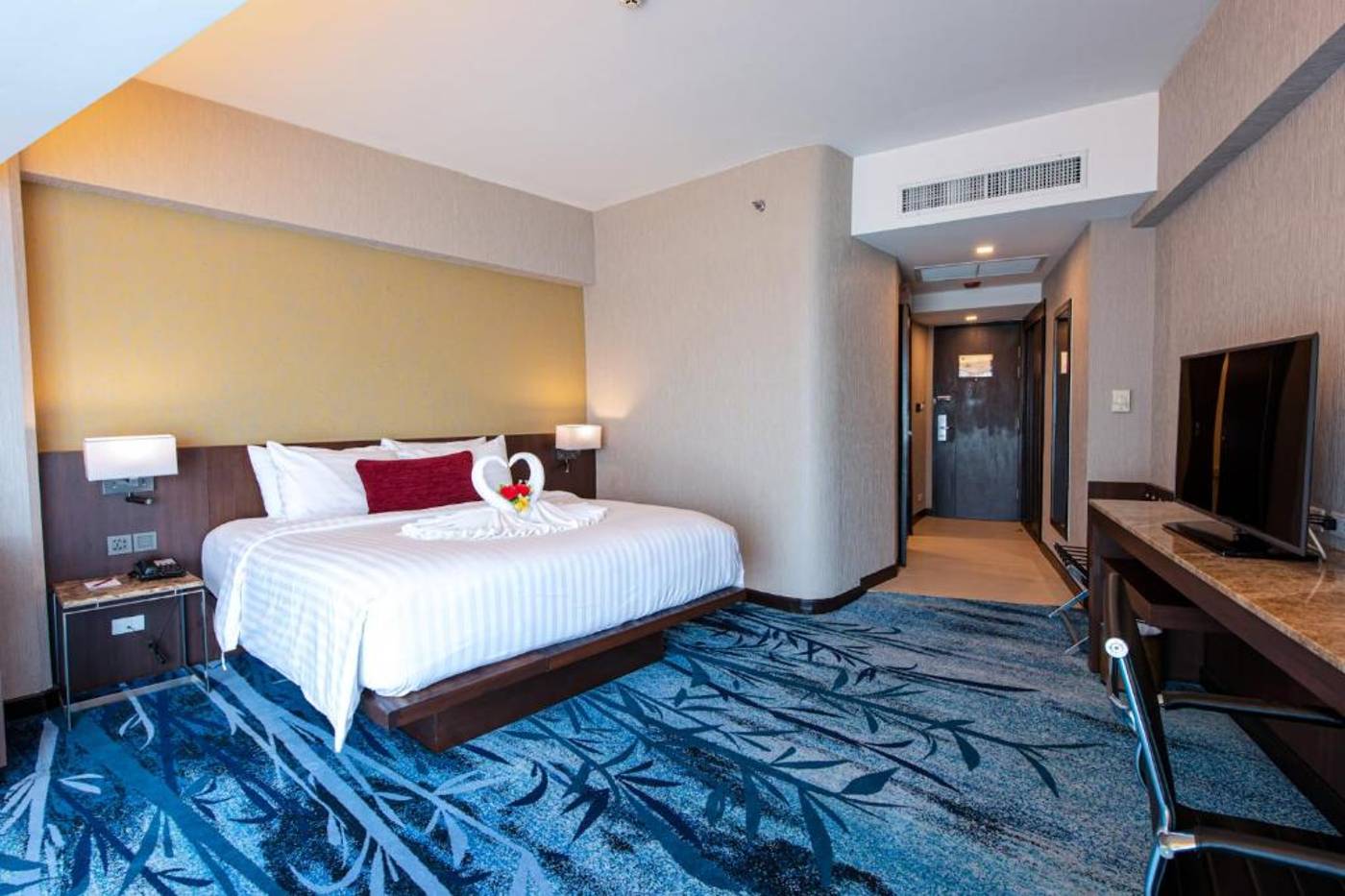 Ambassador-Bangkok-Room-11