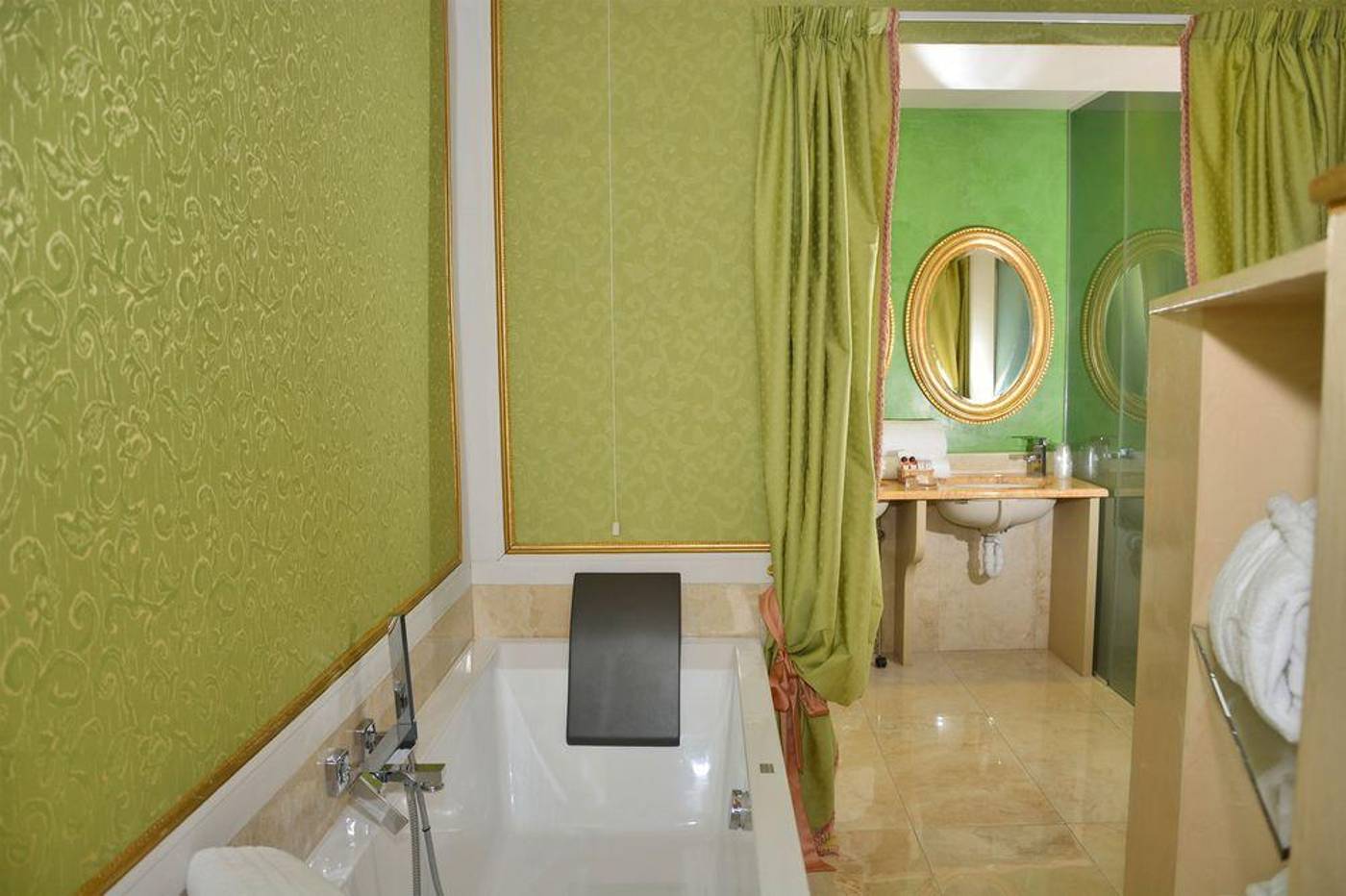 Grand Cadenabbia-Italy-Cadenabbia -General view-3