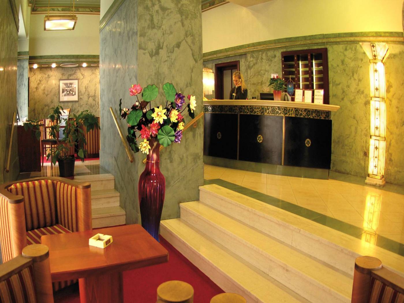 EA-Hotel-Royal-Esprit-Lobby-6