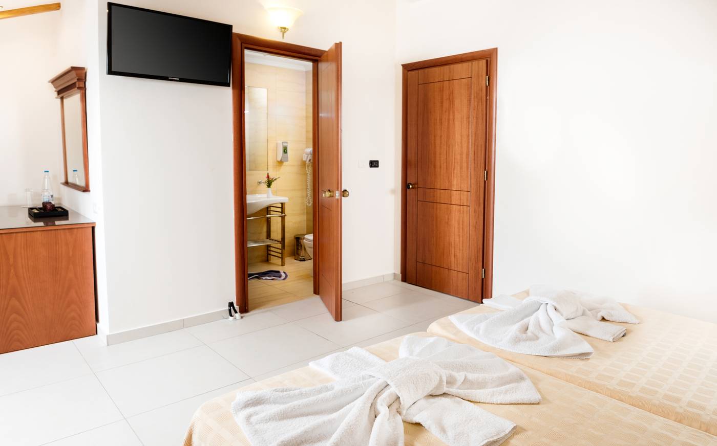 Avalon-Hotel-Room-20