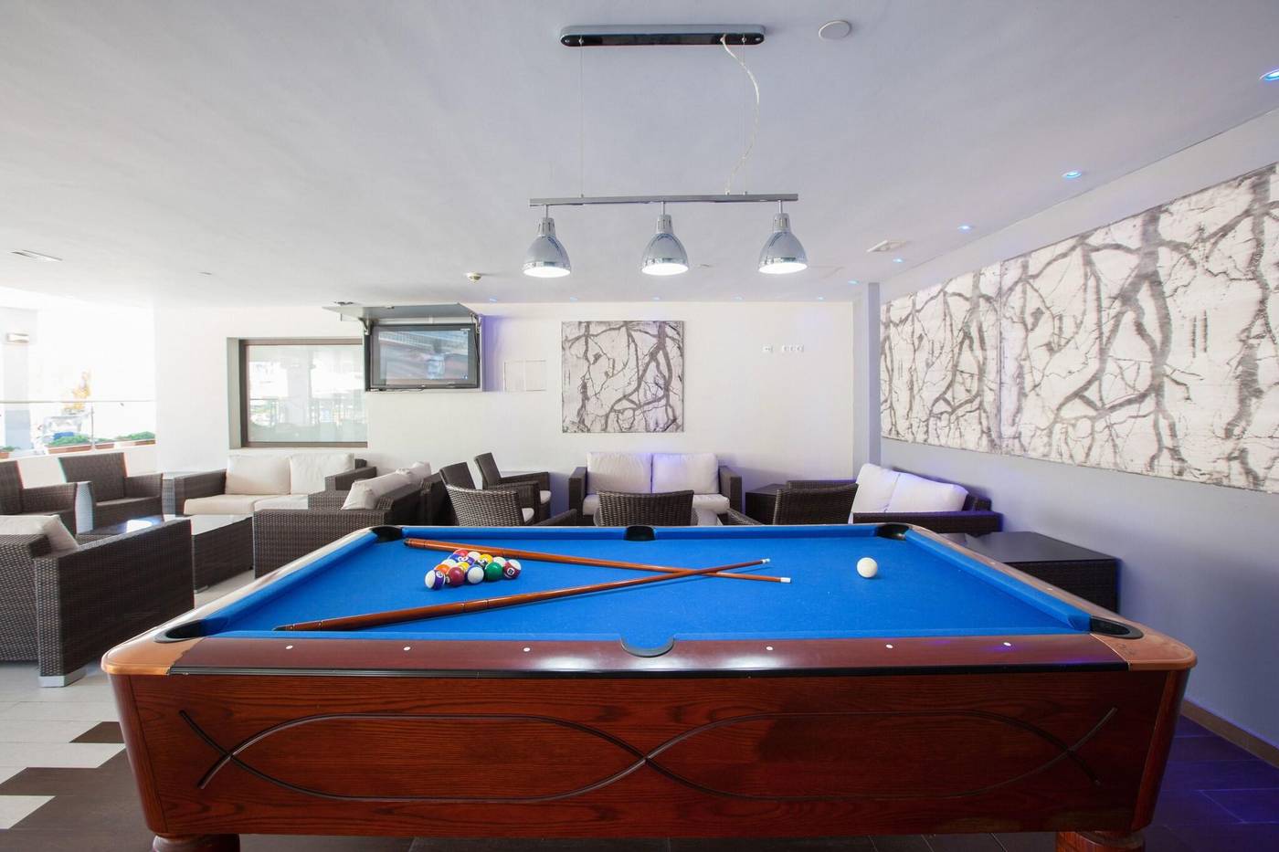 Revoli-Sports-and-Entertainment-40