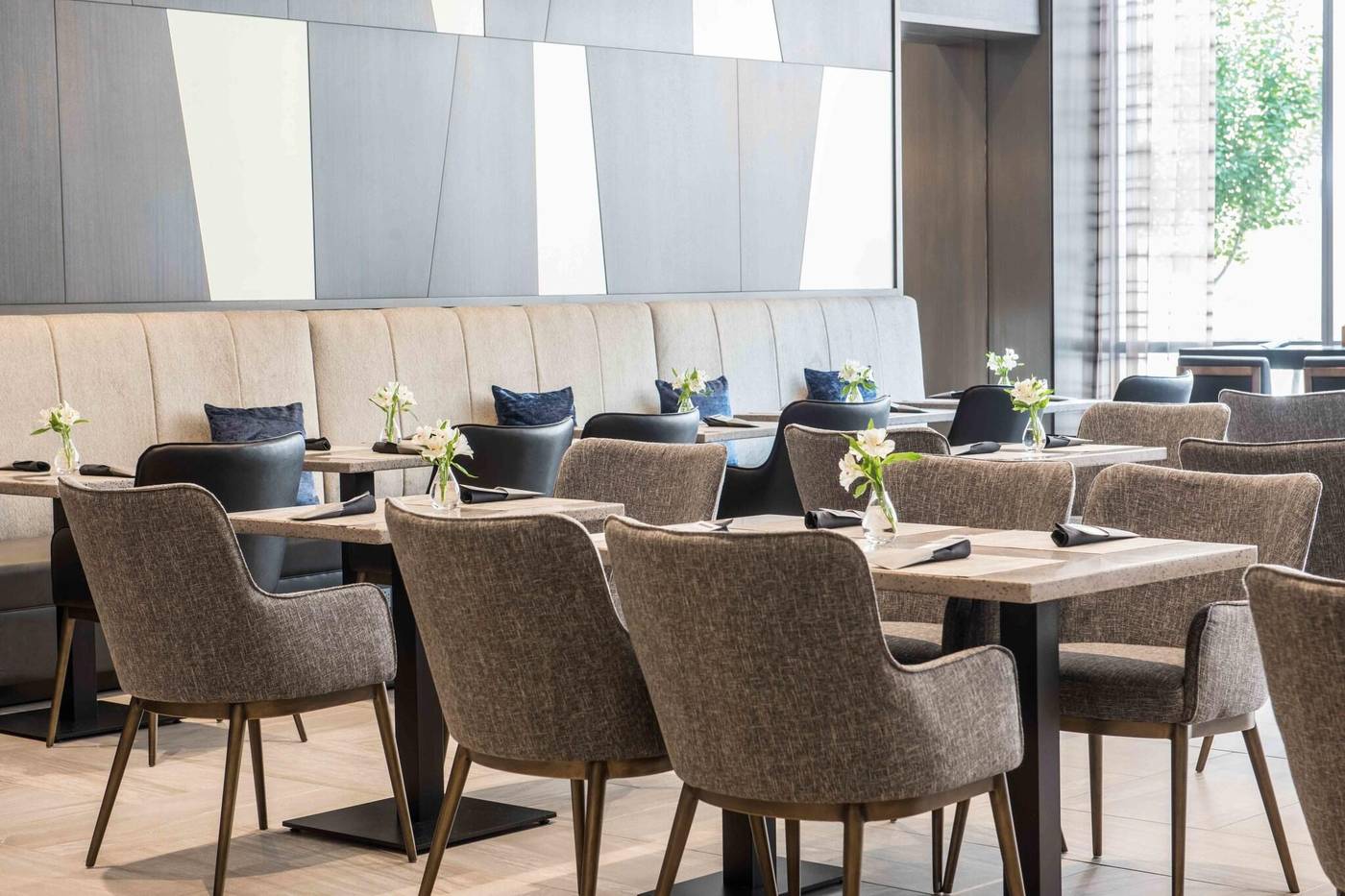 Ac-Hotel-By-Marriott-Boston-Cleveland-Circle-Restaurant-5