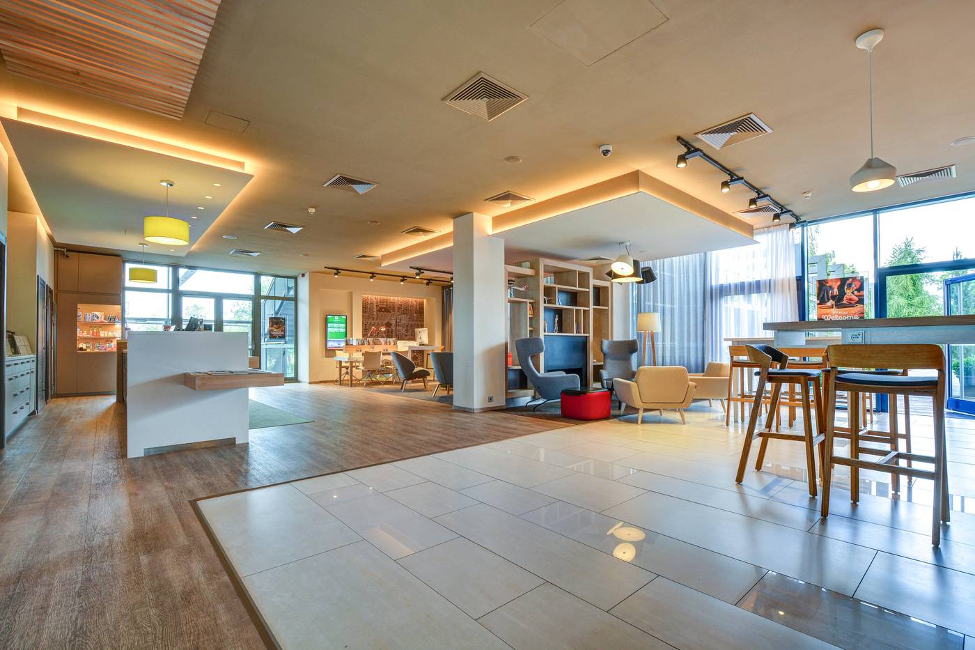 Holiday-Inn-Prague-Airport-General-view-16