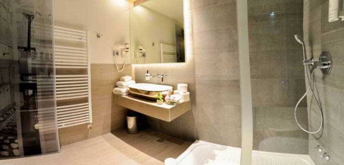 Colors Inn-Bosnia & Herzegovina-SARAJEVO-Room-8