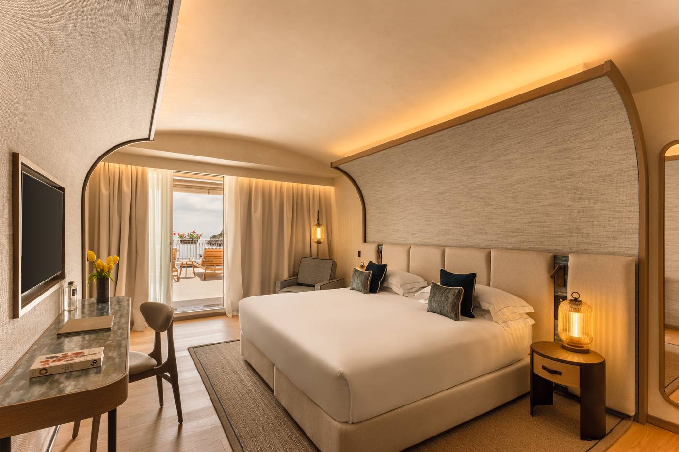 Mazzaro-Sea-Palace-Room-11