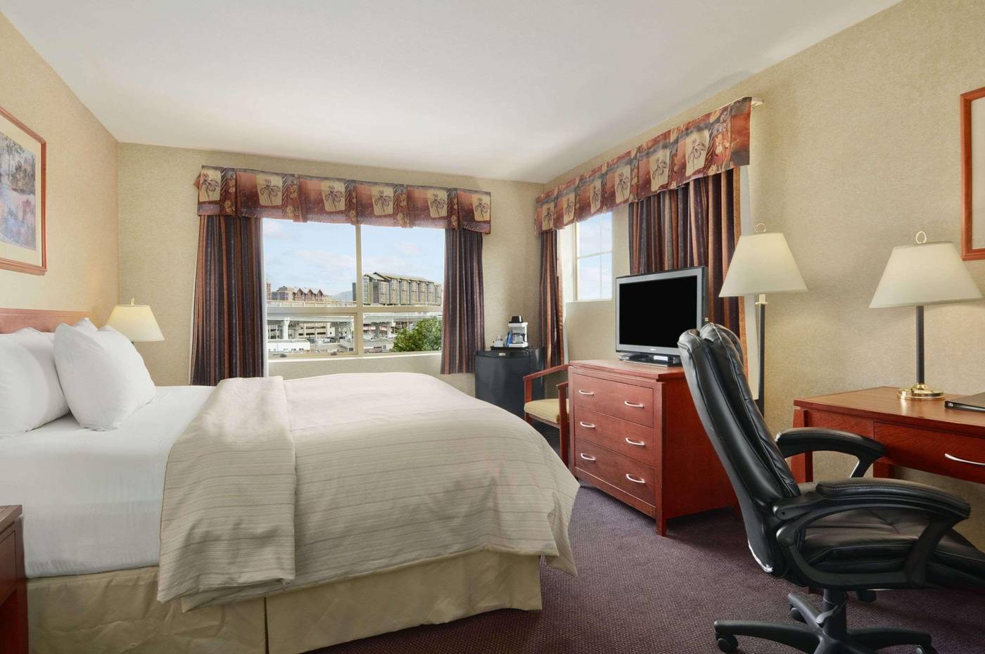 Days Inn by Wyndham Vancouver Airport-Canada-RICHMOND-Room-8