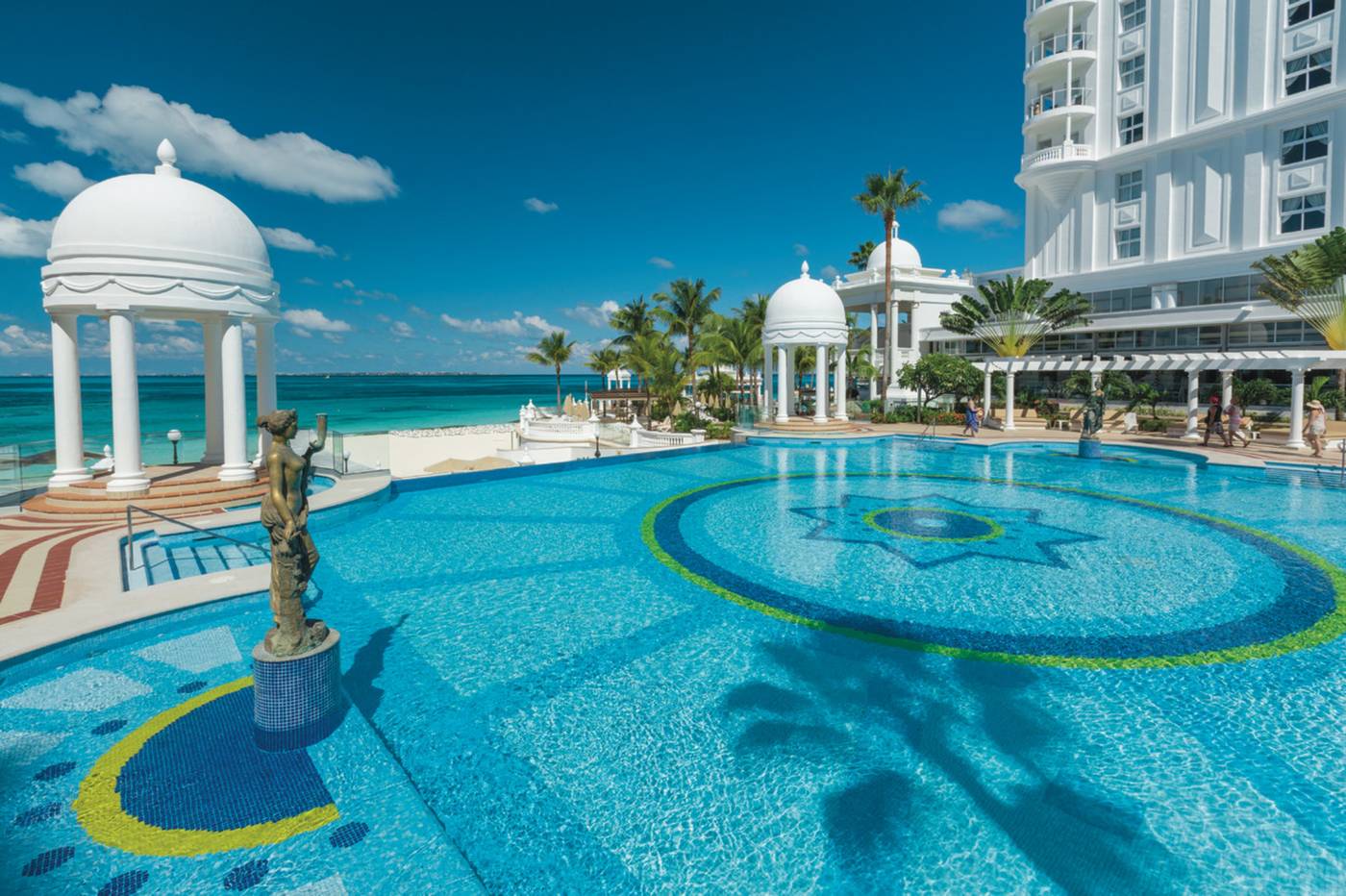Riu-Palace-Las-Americas-All-Inclusive-Pool-10