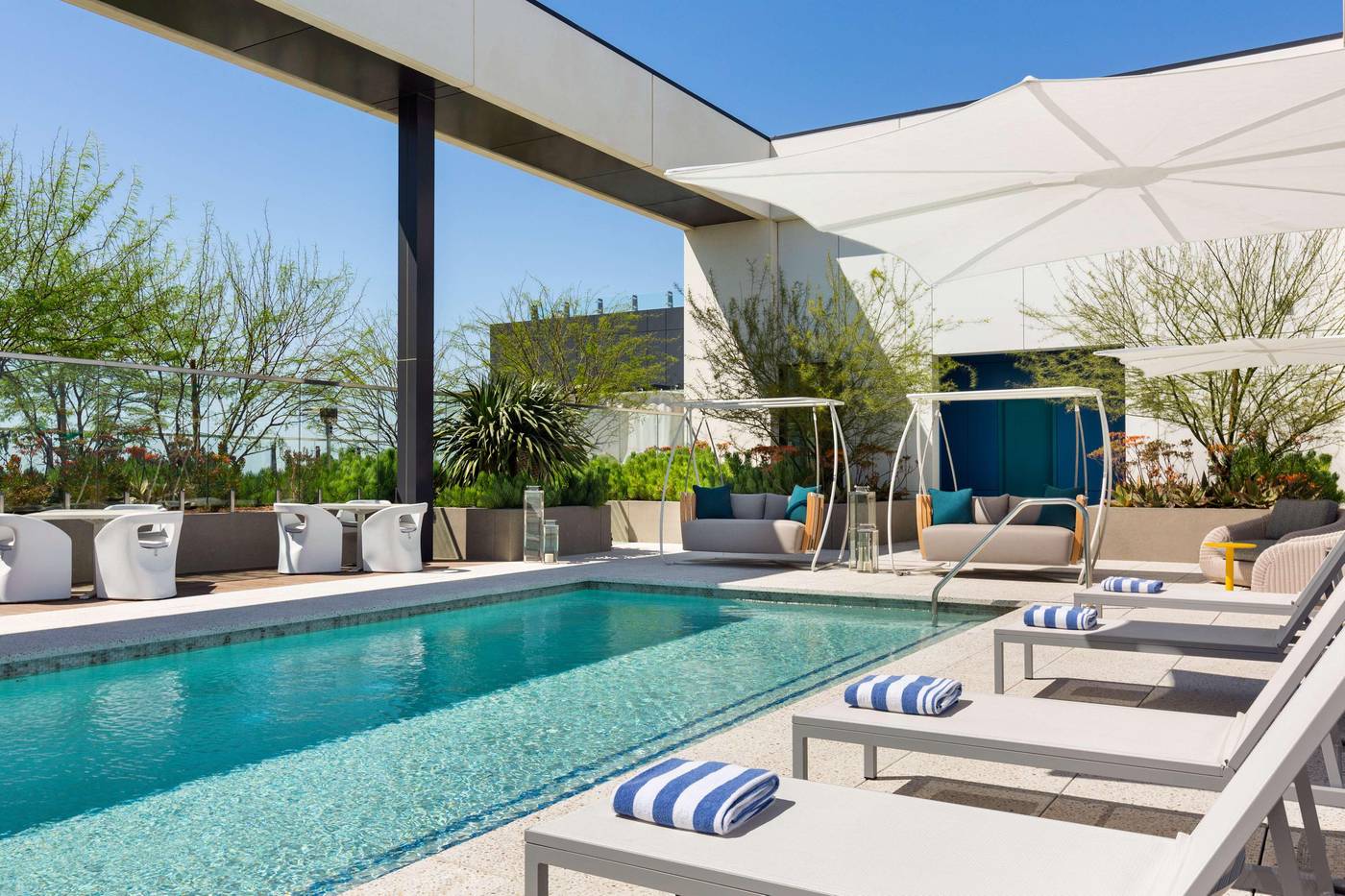 The-Viv-Hotel--Anaheim--a-Tribute-Portfolio-Hotel-Pool-60