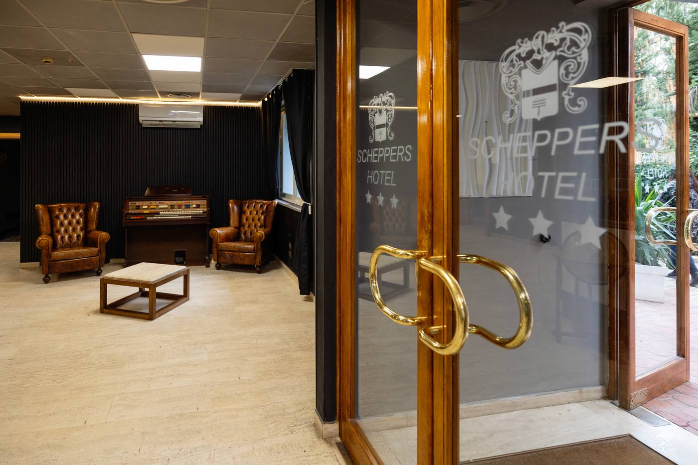 Scheppers-Hotel-Lobby-24