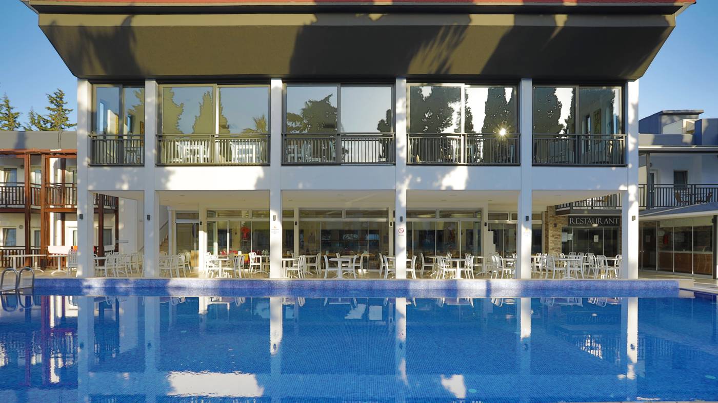 Bitez-Garden-Life-Pool-11