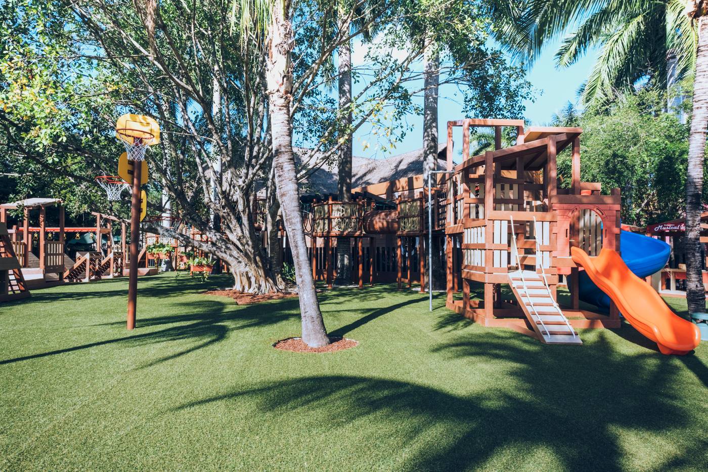 Iberostar-Waves-Paraiso-Beach-Sports-and-Entertainment-63