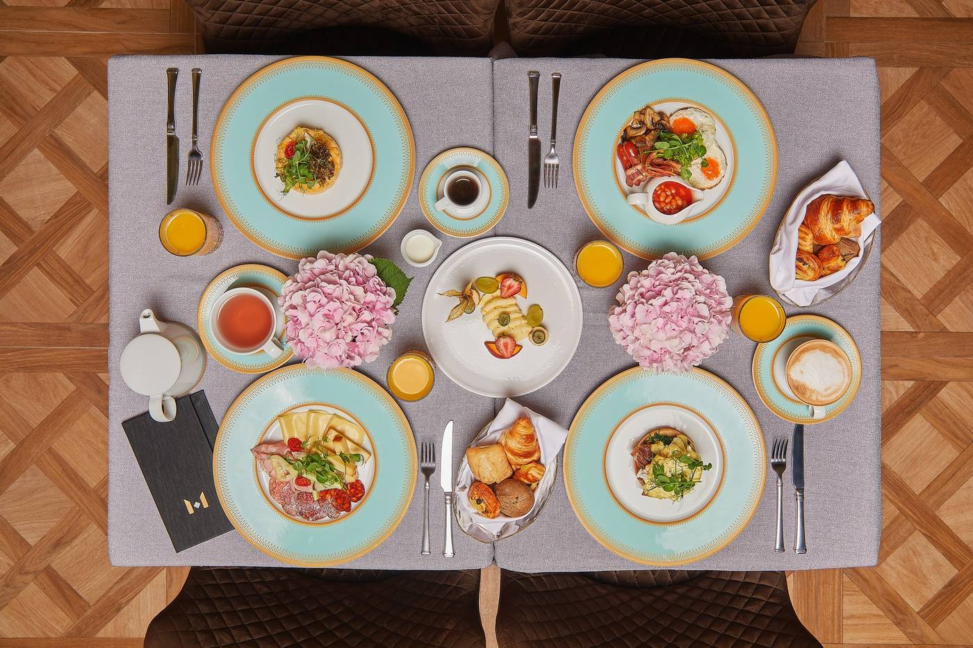 Mystery-Hotel-Budapest-Restaurant-58