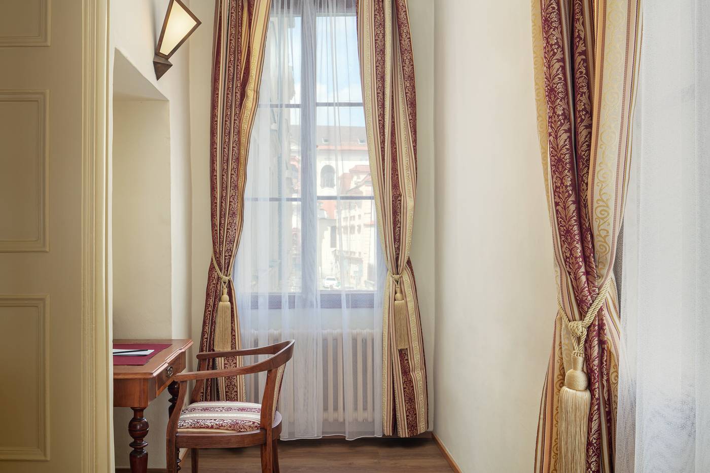 The-Charles-Hotel-Room-23