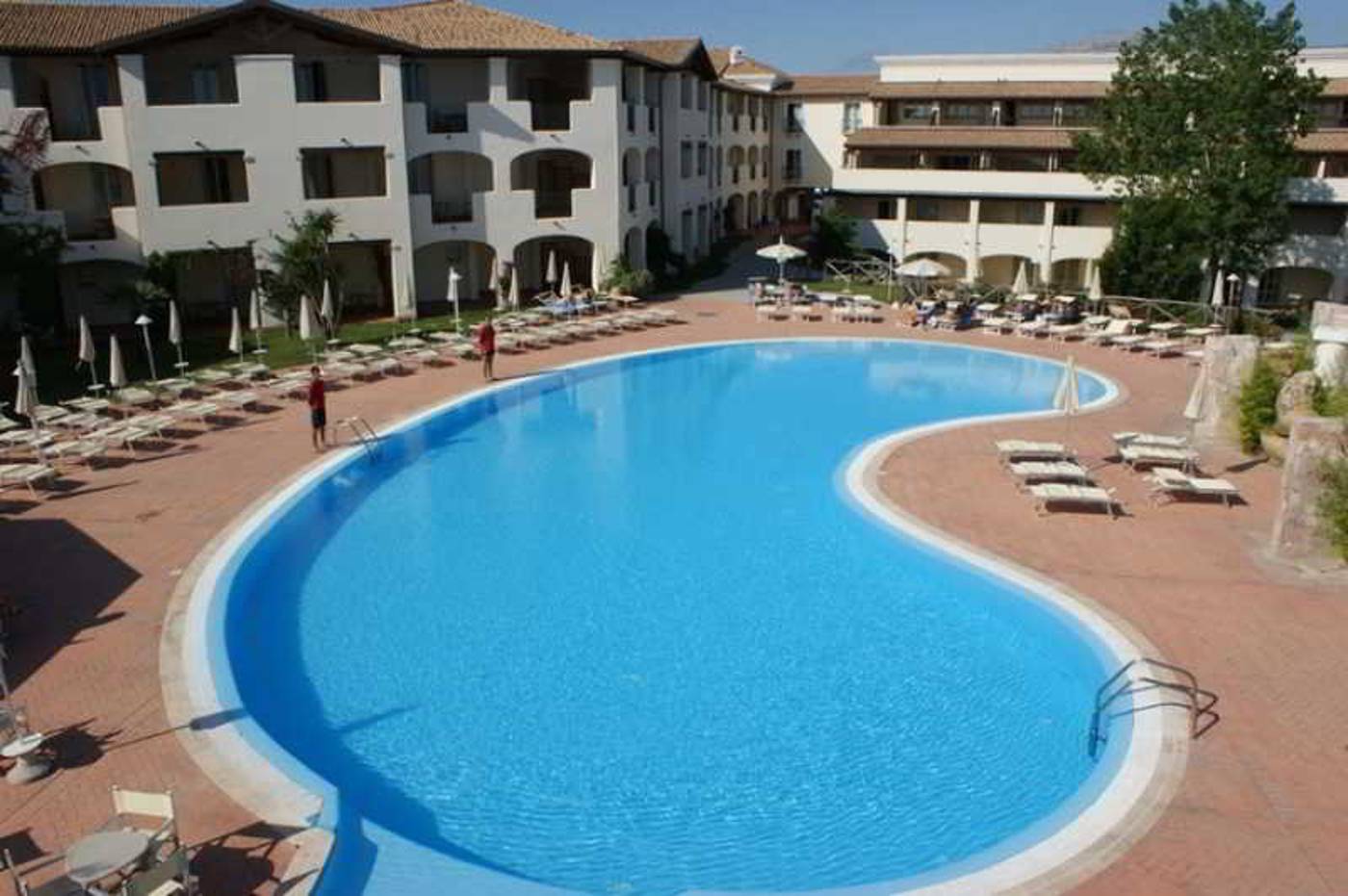 Cala-della-Torre-Pool-9