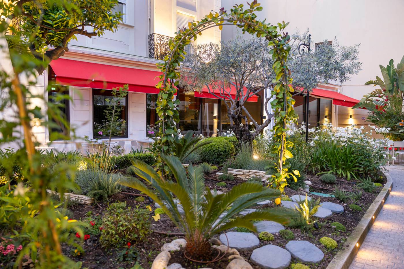 Best-Western-Plus-Hotel-Brice-Garden-General-view-1