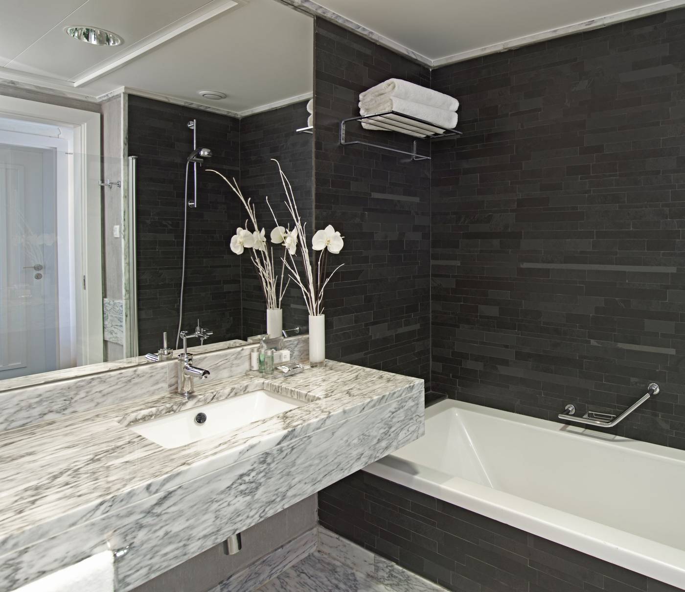 Real-Marina-Hotel-and-Spa-Room-36