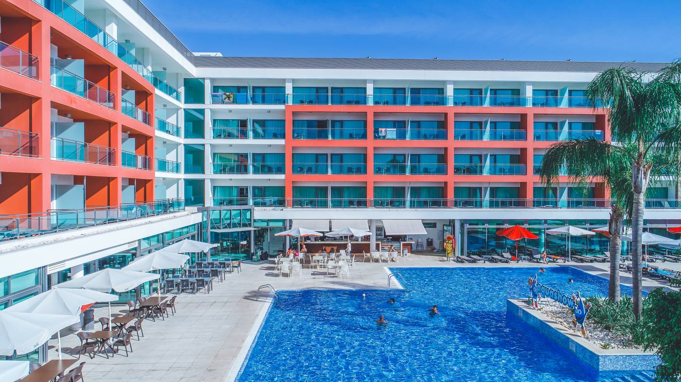 Aquashow-Park-Hotel-Terrace-10