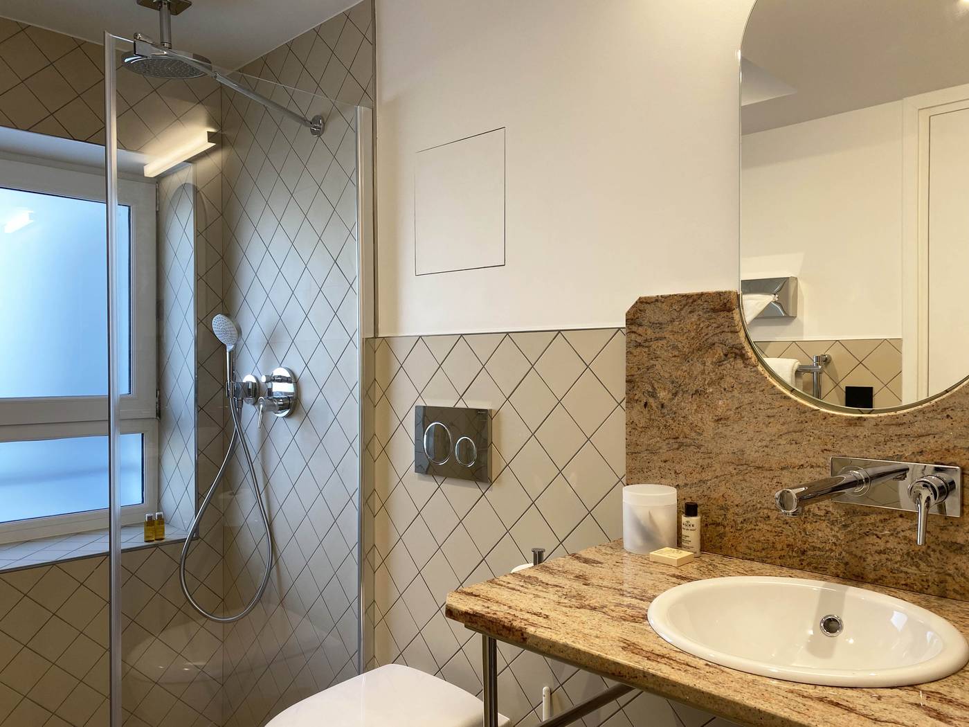 New-Hotel-Lafayette-Room-12