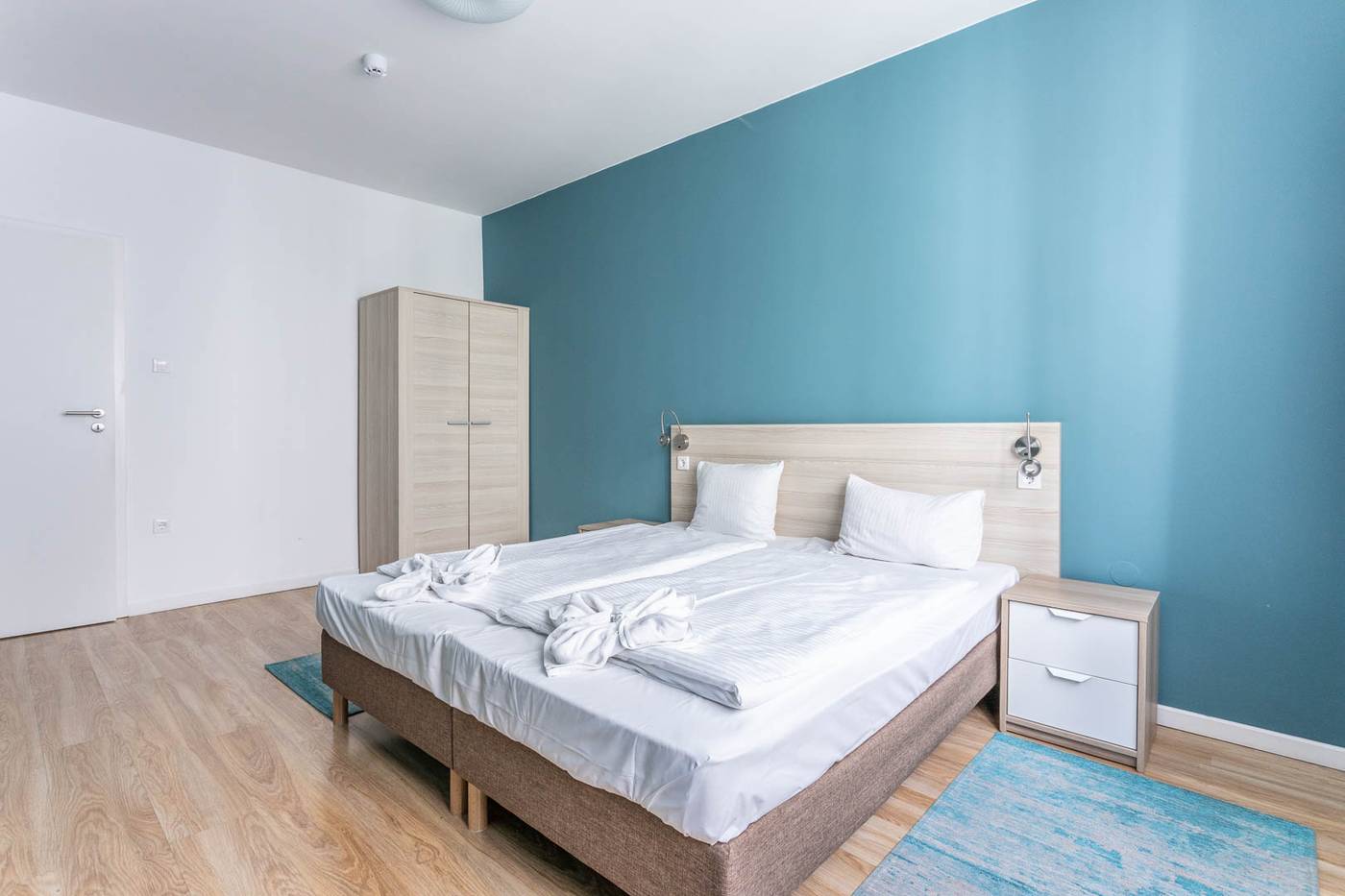 Corvin-Plaza-Apartments---Suites-Room-2