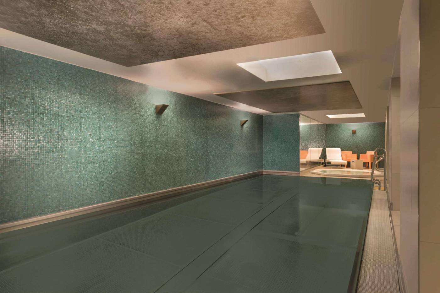 Adina-Apartment-Hotel-Berlin-Checkpoint-Charlie-Pool-40