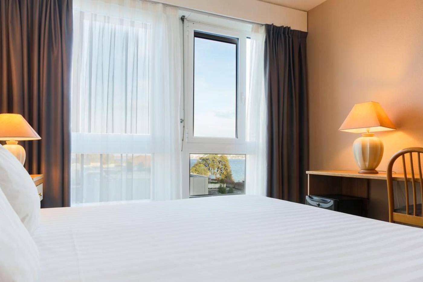 Drake-Longchamp-Room-19