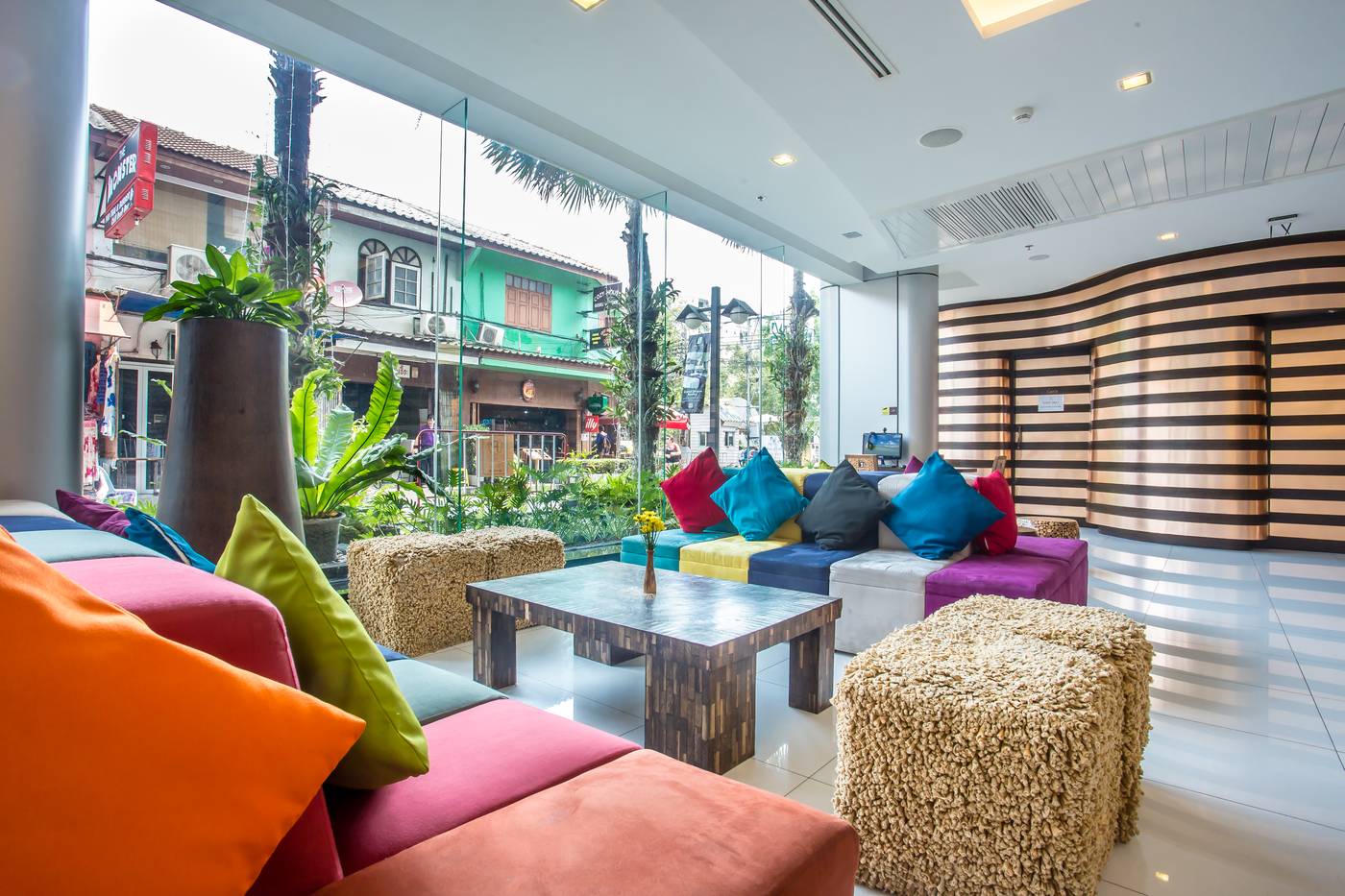 Nouvo-City-Hotel-Lobby-13