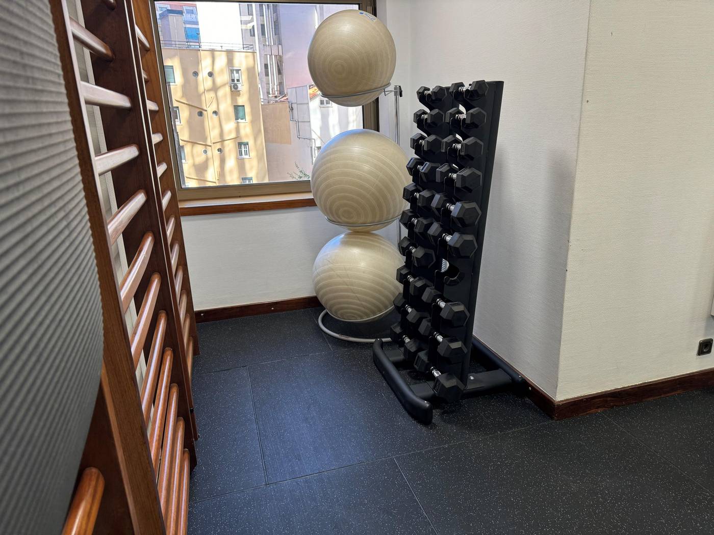 Holiday-Inn-Lisbon-Continental-Sports-and-Entertainment-53