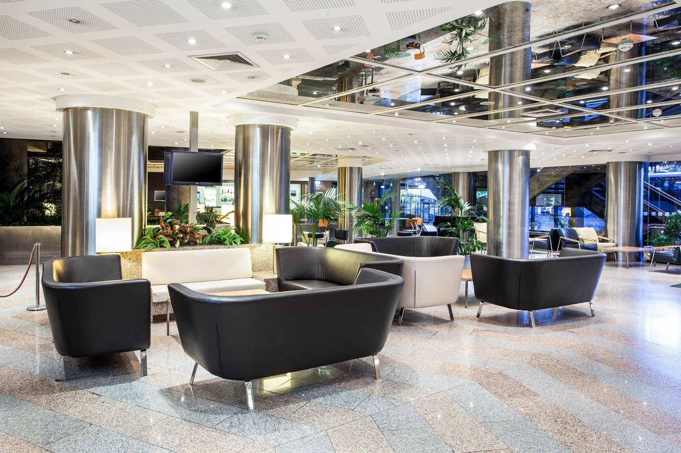 Holiday-Inn-Lisbon-Continental-Lobby-10