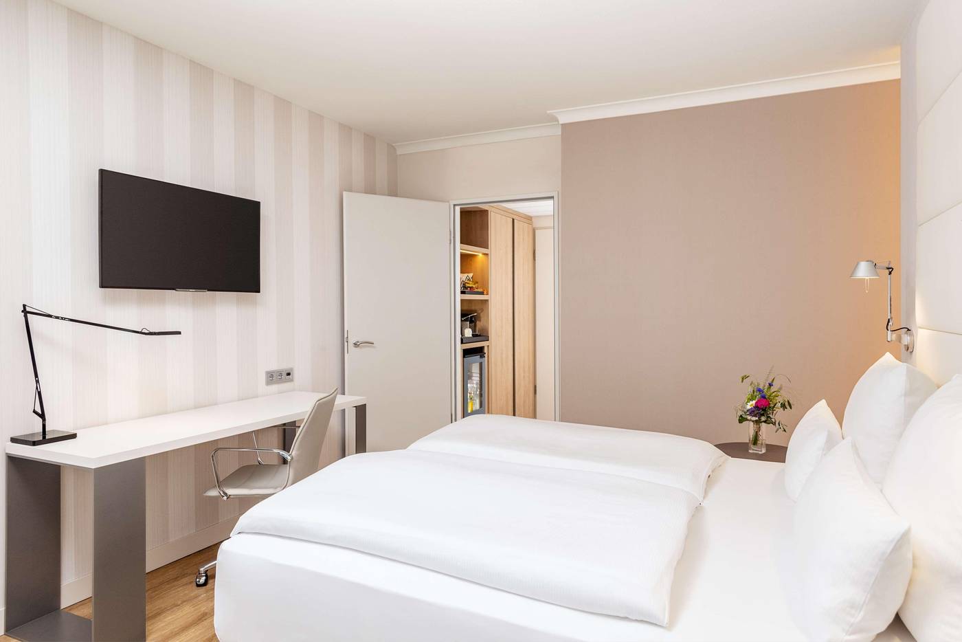 NH-Berlin-Alexanderplatz-Room-17