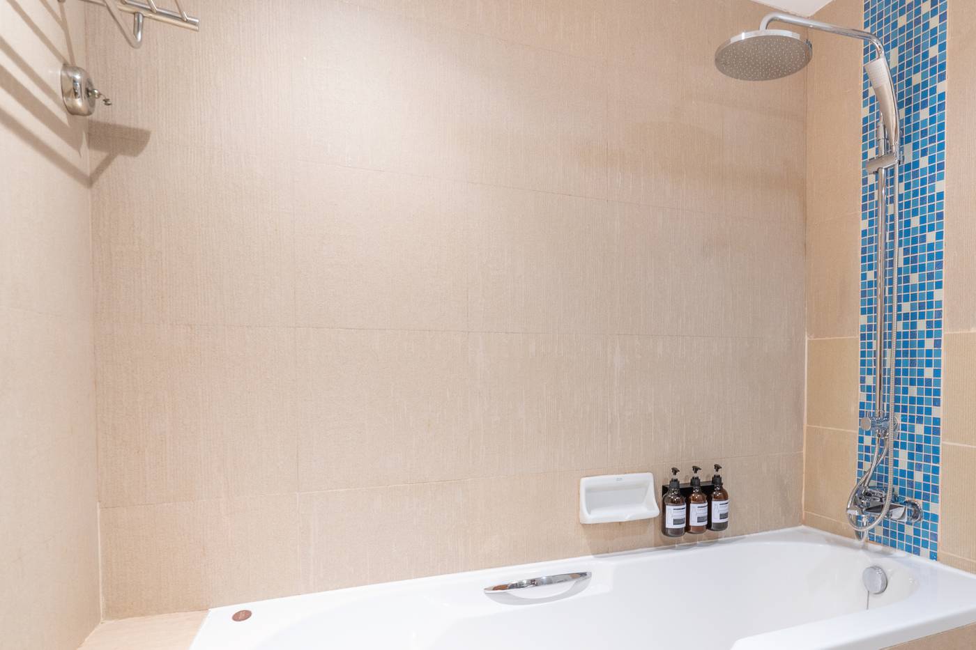 HOMM-Suites-Laguna---a-brand-of-Banyan-Group-Room-35