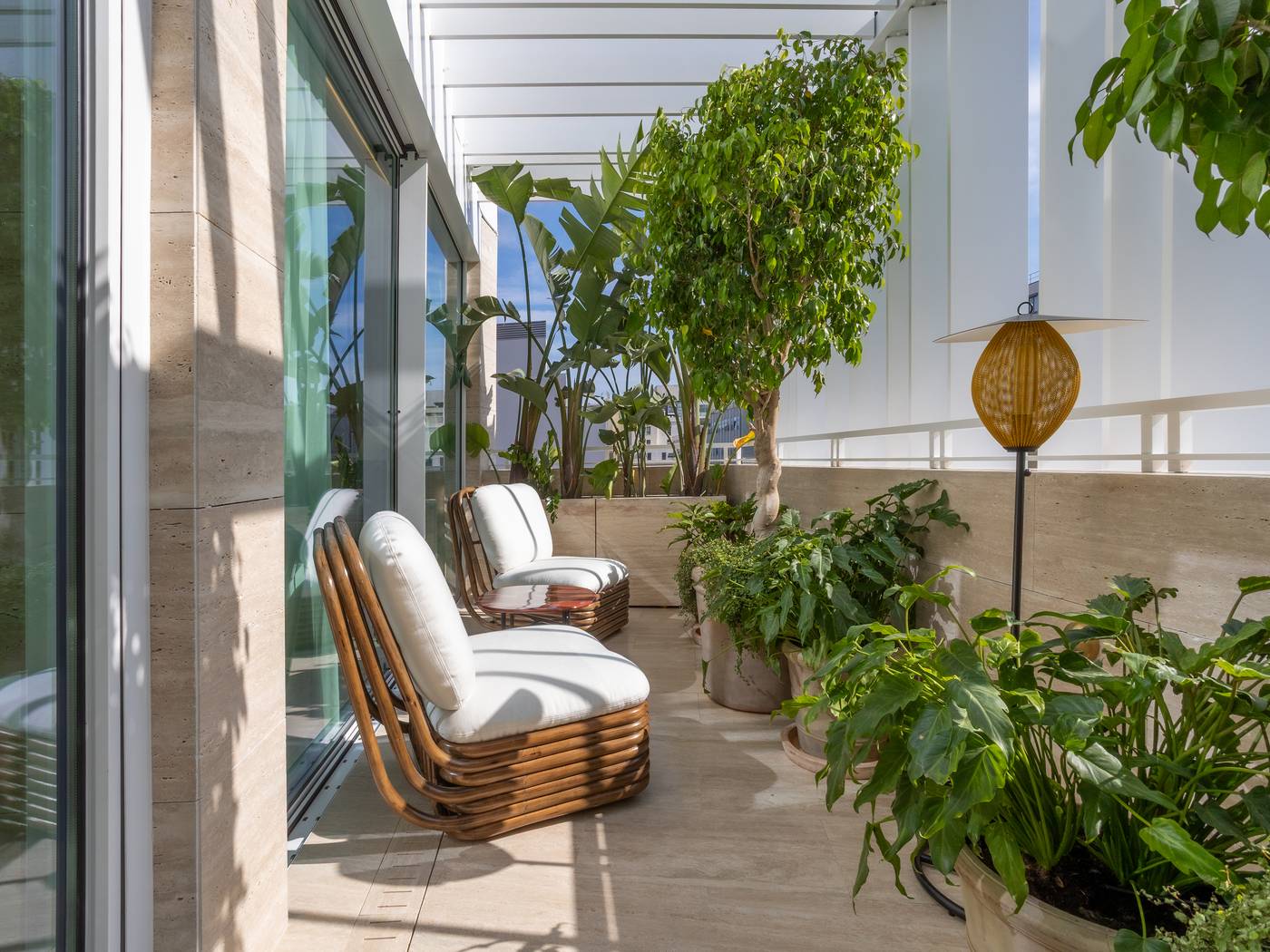 Browns-Avenue-Hotel-Room-2