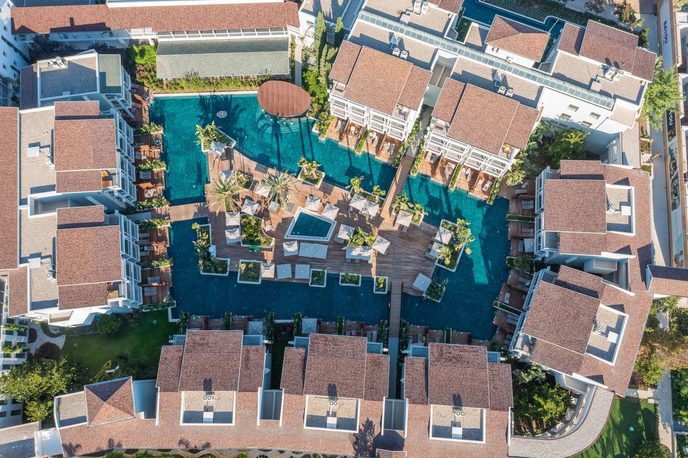 Lara-Barut-Collection-Pool-8