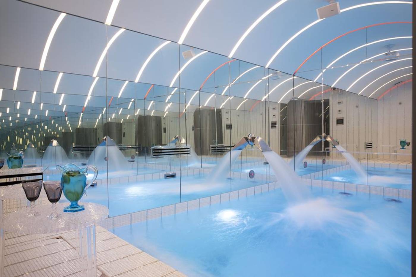 Hotel-Dress-Code-Pool-21