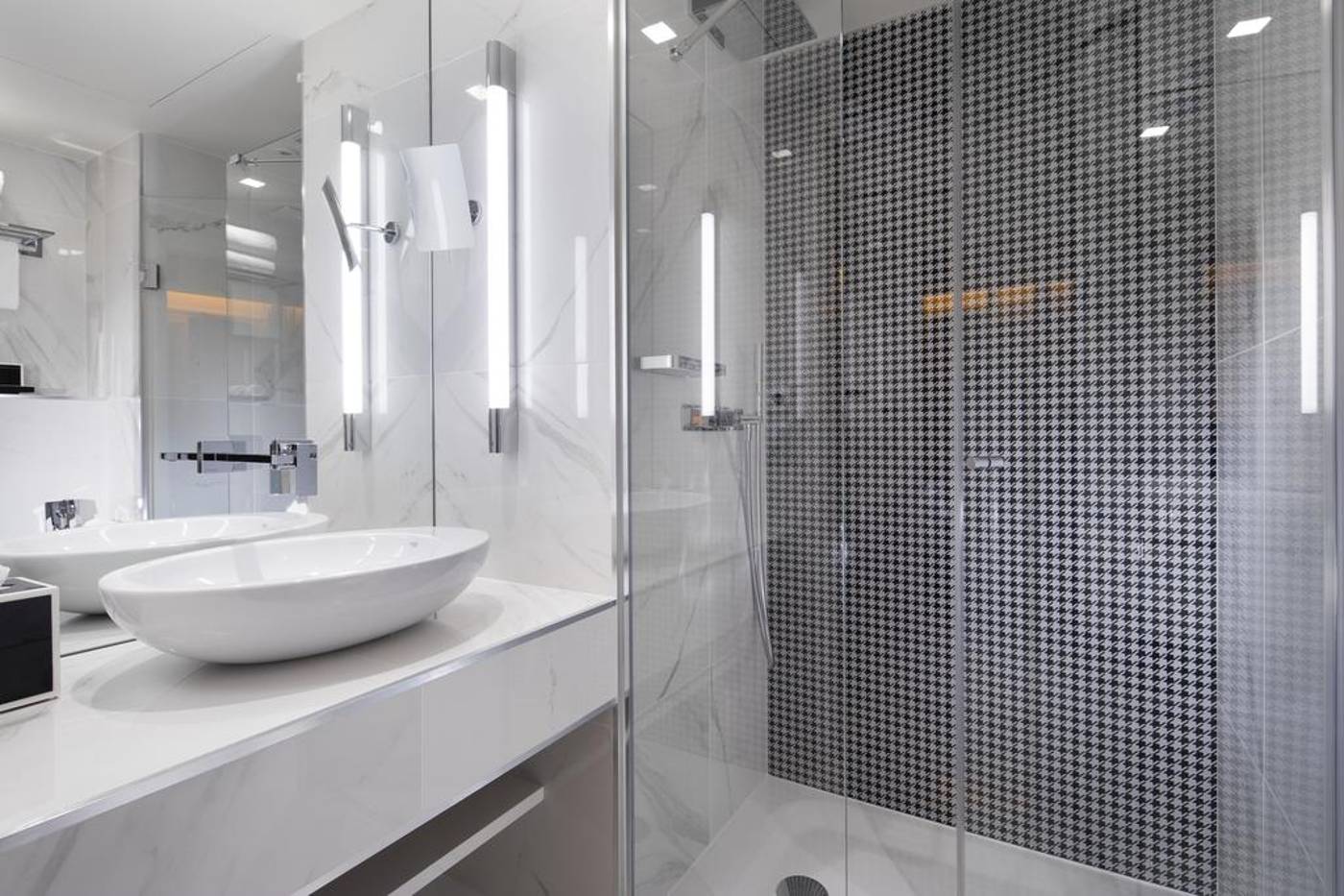 Hotel-Dress-Code-Room-17