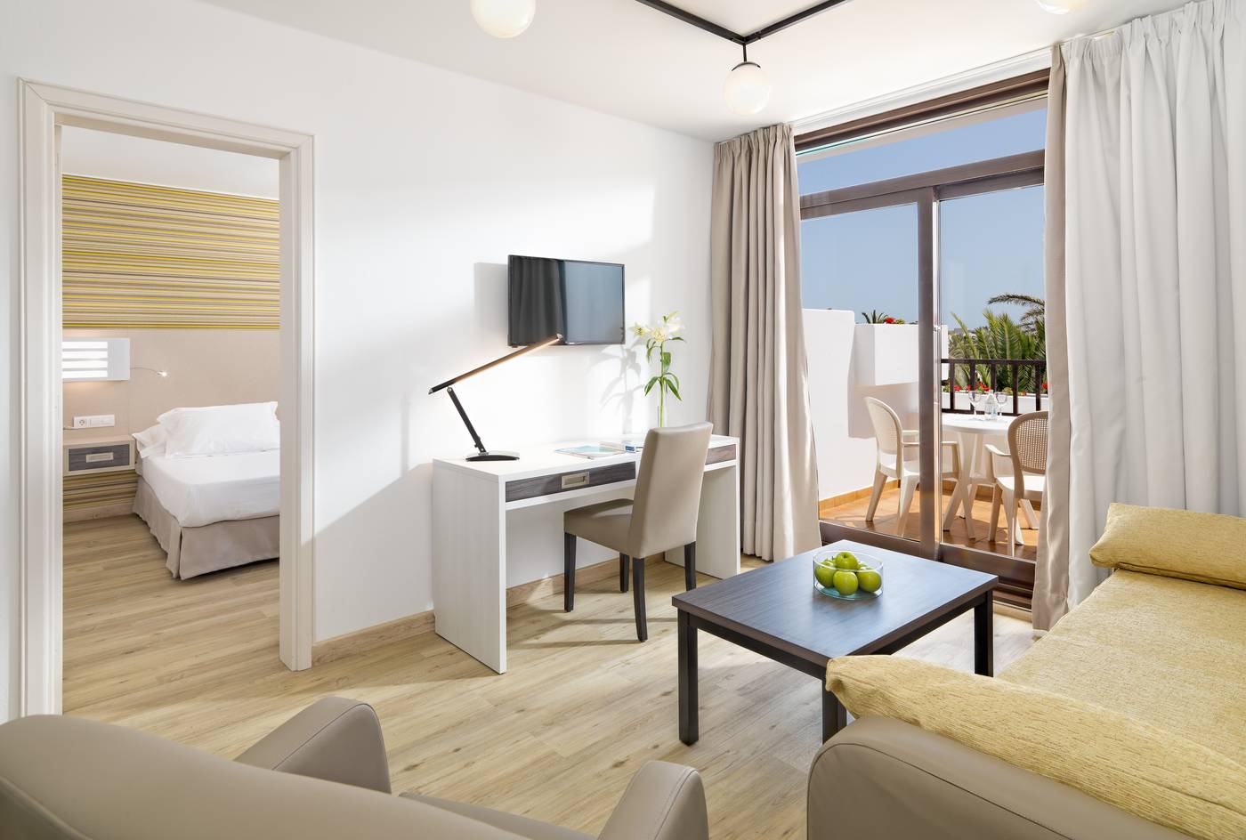 H10-Suites-Lanzarote-Gardens-Room-16