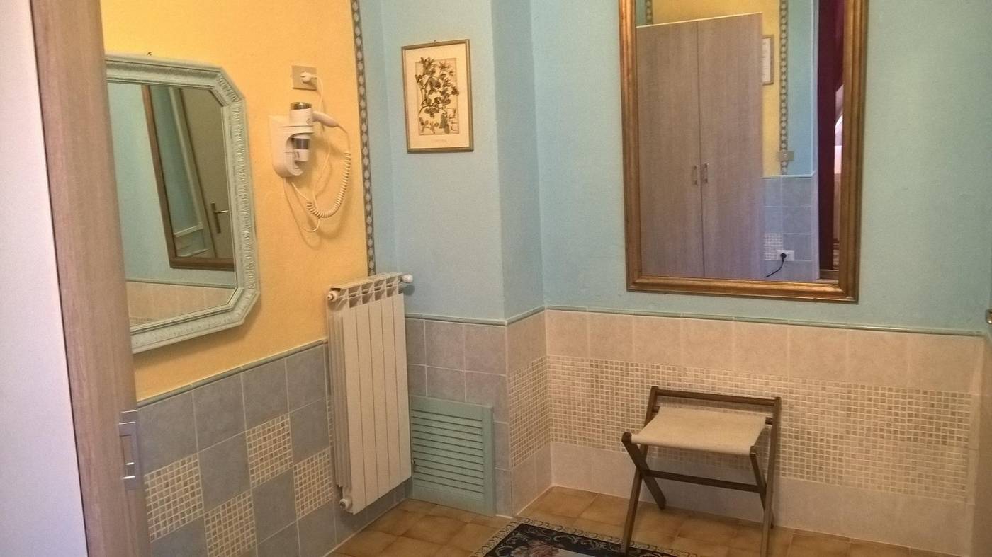 B---B-La-Mimosa-Room-52