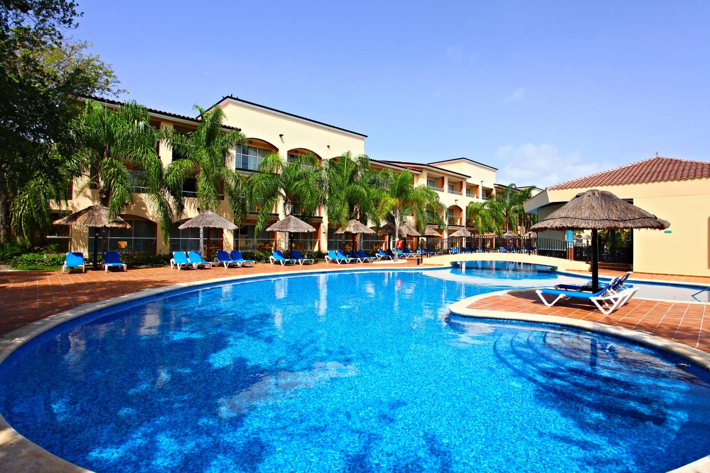 Sandos-Playacar-Beach-Resort-Pool-2