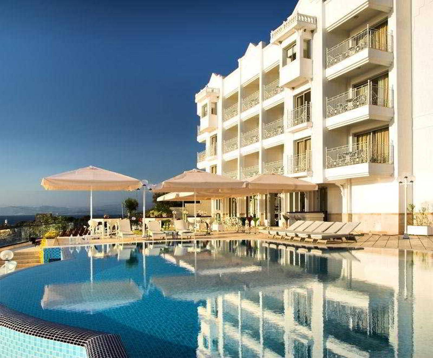 La-Vista-Boutique-Hotel---Spa-Pool-1