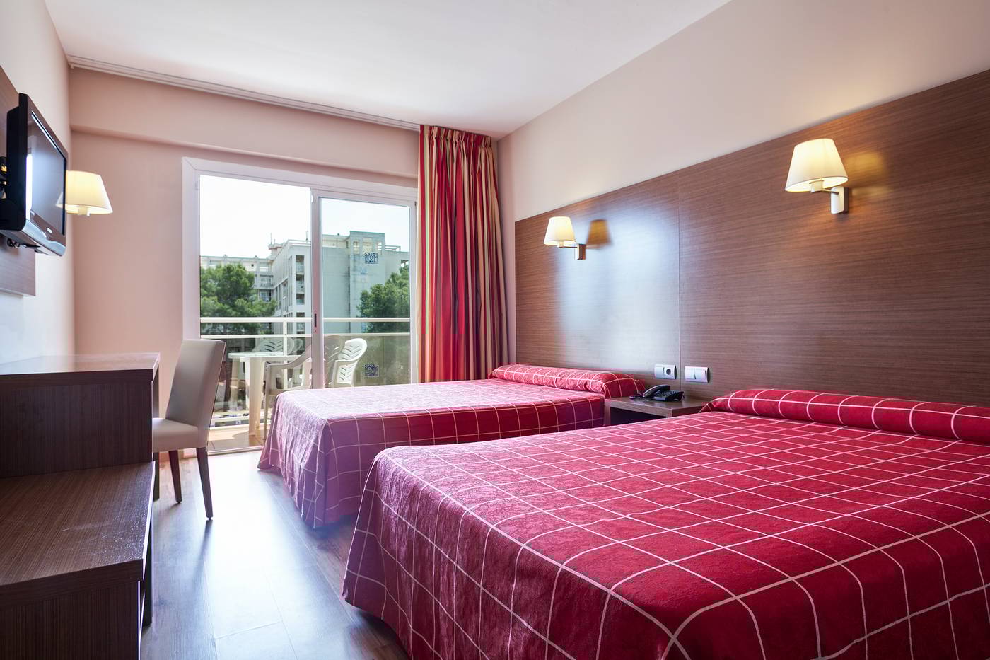 Best-Oasis-Park-Room-12