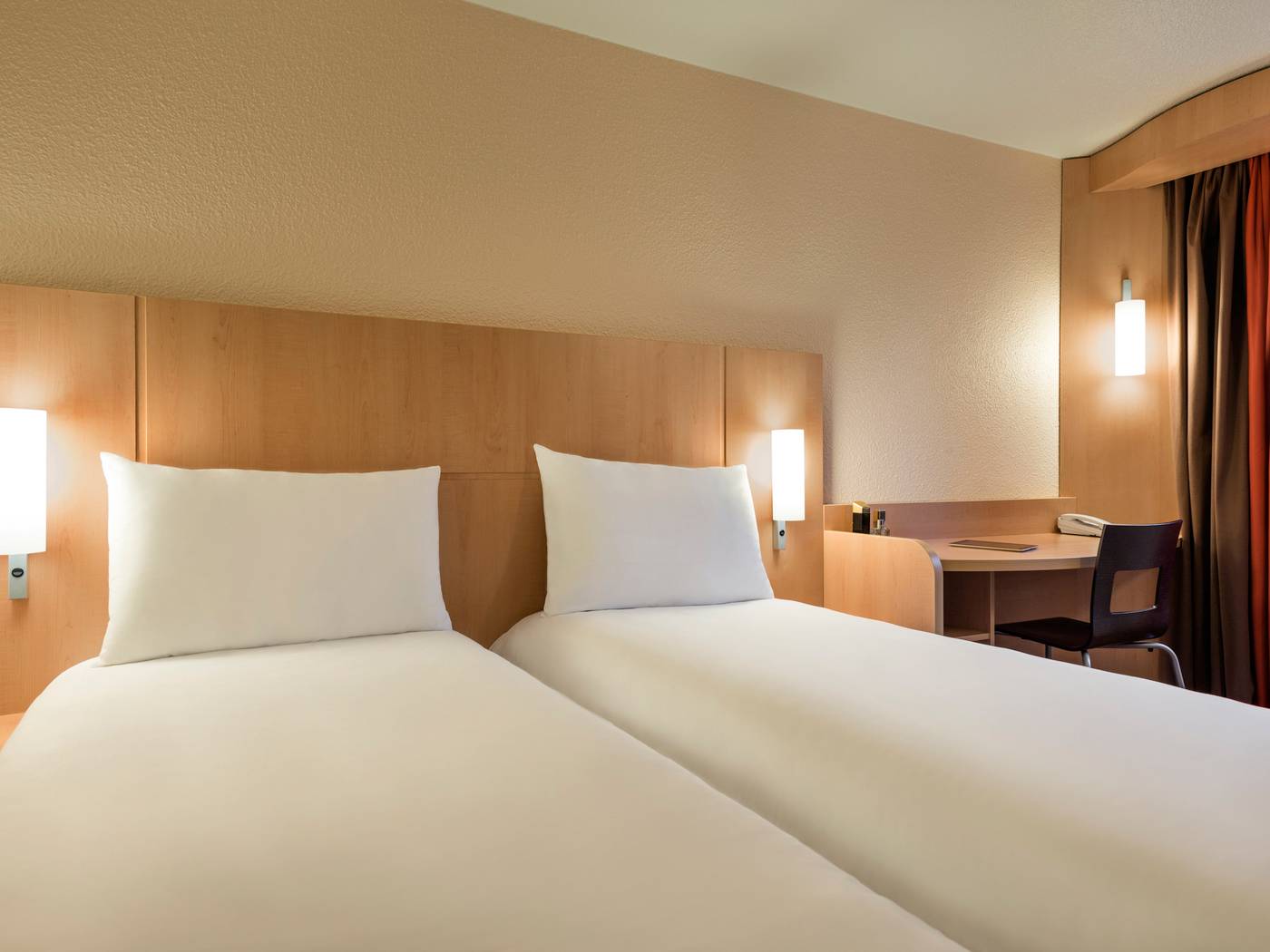 Ibis-Paris-Tour-Eiffel-Room-41