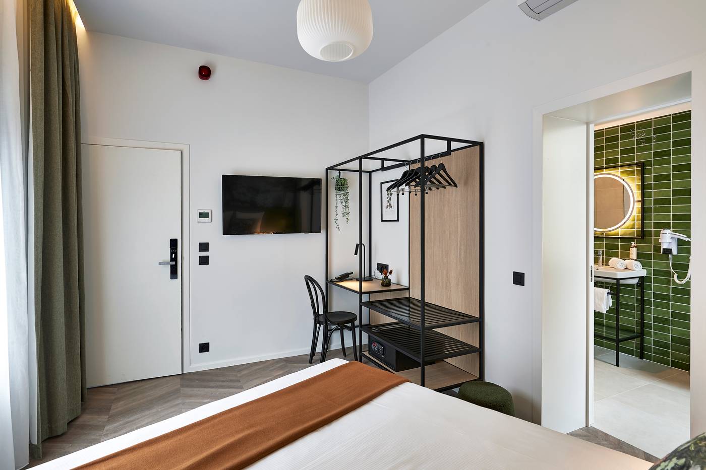 Urban-Yard-Hotel-Room-21