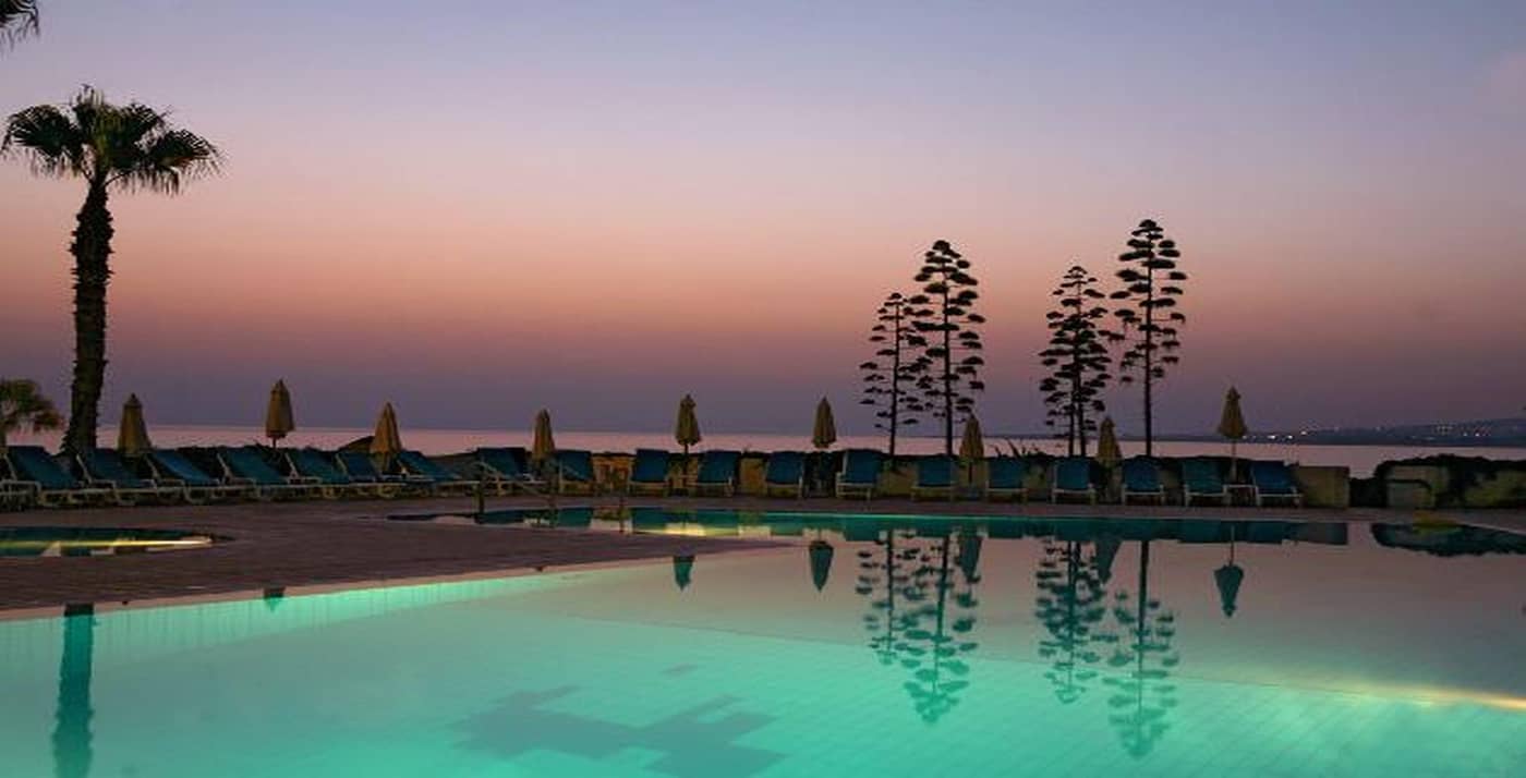 Cynthiana-Beach-Hotel-Pool-11