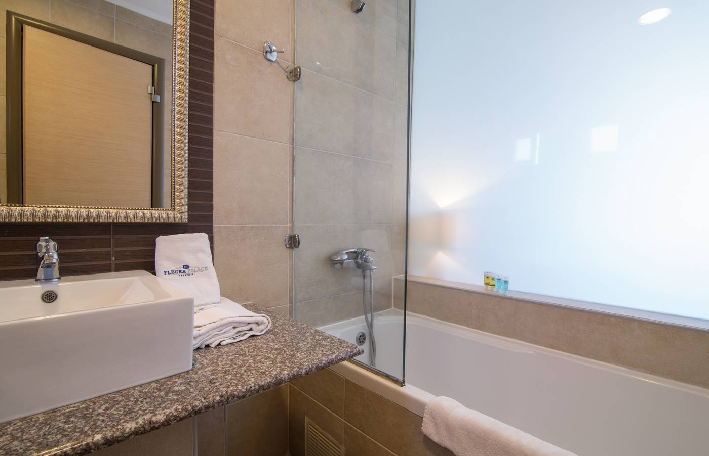 Flegra-Palace-Room-54